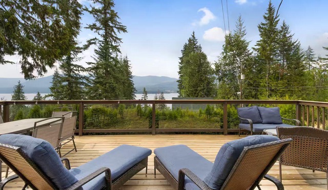 Peaceful Lakeview Cottage & five minutes to lake