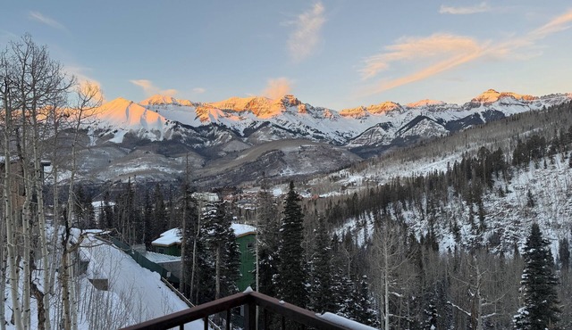 Penthouse Mountain Villa - Ski-in/Ski-out on Sundance run.