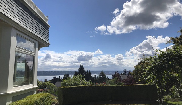 Perfect Getaway overlooking the Puget Sound, Close to Ruston Point and UPS
