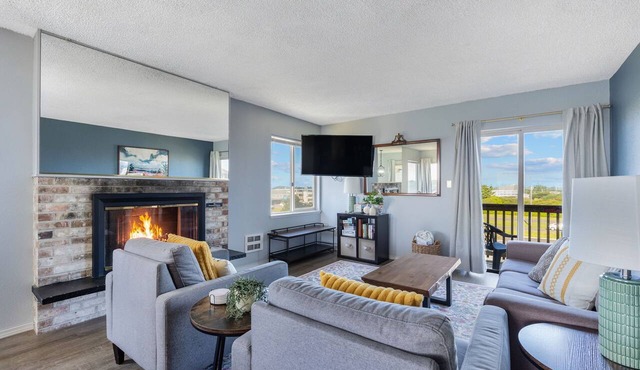 Pet-Friendly Family Suite with Full Kitchen - Pool and Hot Tub!