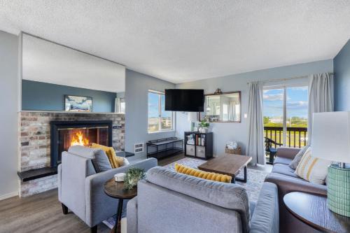 Pet-Friendly Family Suite with Full Kitchen - Pool and Hot Tub