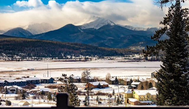 Pet Friendly, Sweeping Mountain Views, On Free Bus Route