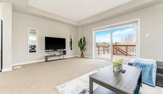 Pondside Home w Sun Deck - Near Victoria Park!