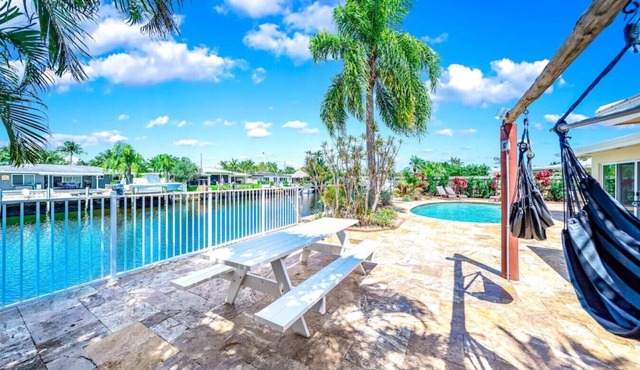 Pool & Waterfront Home! Kayak+1 Mile To Beach!