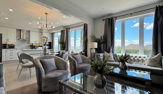 Prestigious Executive Residence Angus Glen West