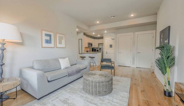 Prime Location | Newbury Street 1BR