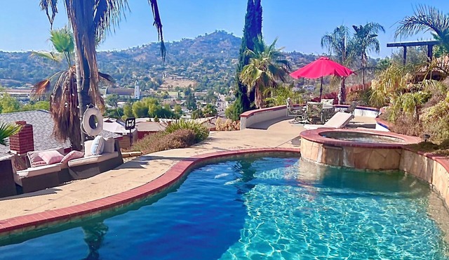 Private 2 Level Backyard Oasis Pool/Spa, and Mountain View’s