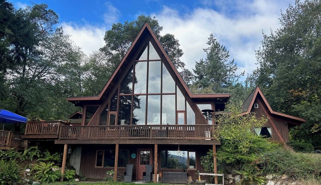 Private, 3 Acre Vashon Island Getaway with Spectacular Views - Sleeps 12!