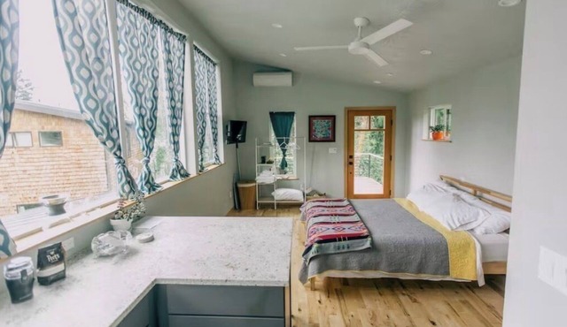 Private Apt with great views & close to town!