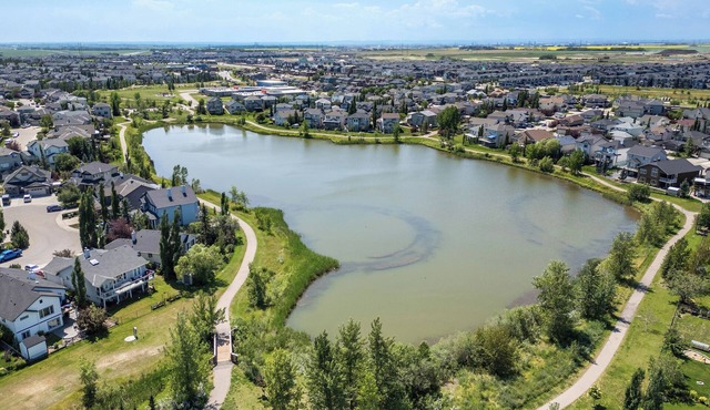 Private Basement Suite Getaway in Chestermere