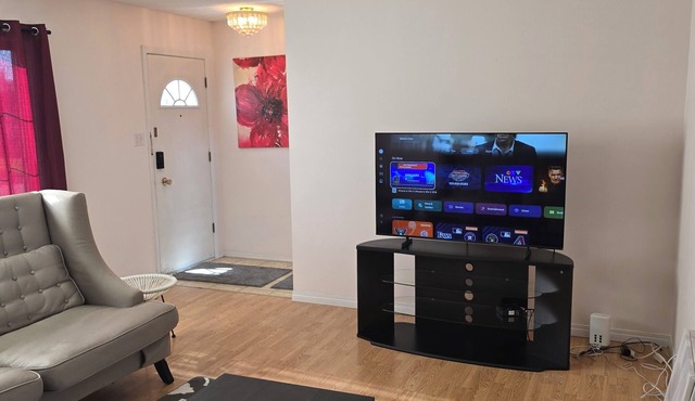 Private, Comfortable 2 badrooms Near Londonderry Mall – Free WiFi 13 to downtown in Edmonton