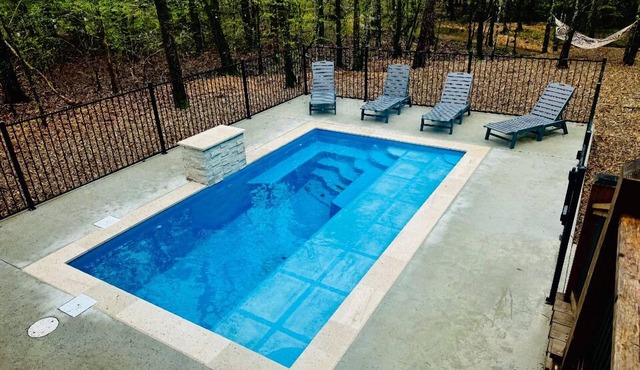 Private Creek + Pool | Dogs Welcome | Sleeps 10