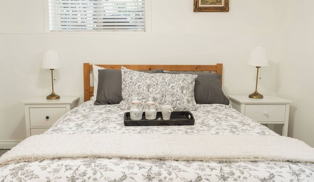 Private Lower Level Suite | 5 min walk to SkyTrain station | 20 min to downtown in Vancouver