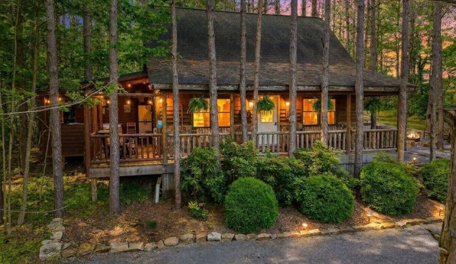 Private Pond Access! Covered Hot Tub with TV!