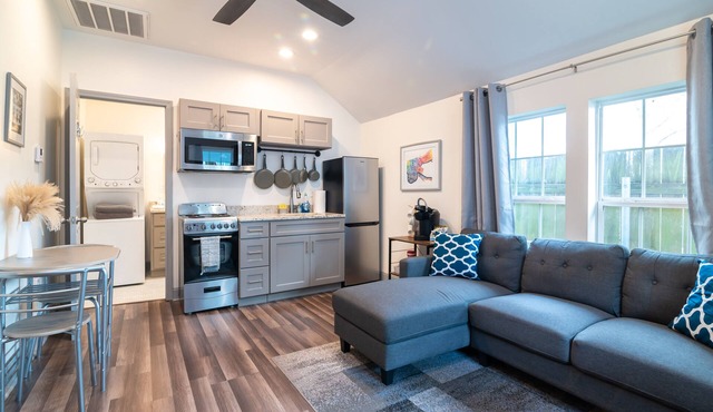 Private Uptown Cottage! Walk to Freret, Tulane & St. Charles Street Car