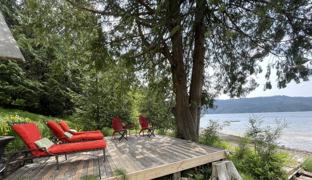 Private Waterfront Beach And Dock: Loft Coach House