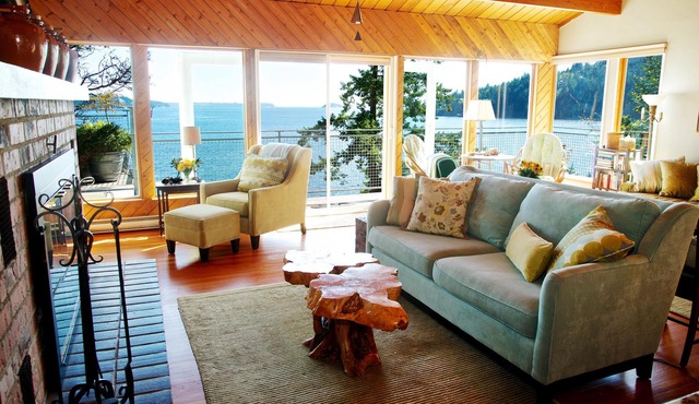 Private Waterfront~Beach~New Kitchen~Storm Viewing~Gorgeous View~Sunny
