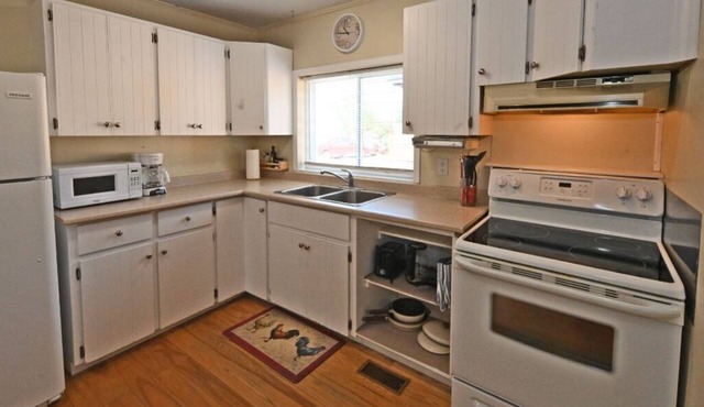 Property located close to the beach, park, grocery store and restaurants. n in Callander