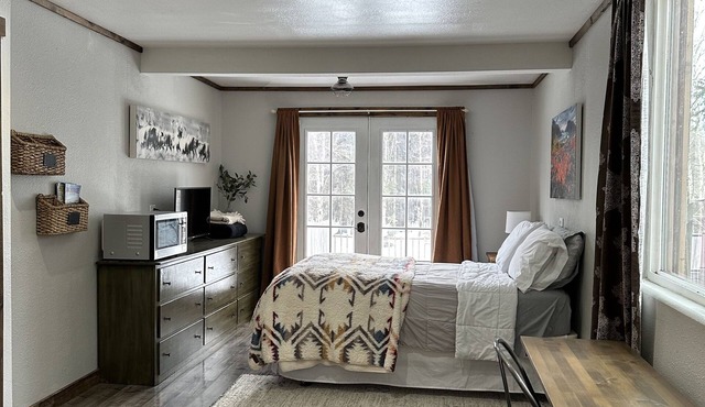 Quaint apartment steps from Campbell Creek Trail