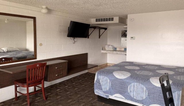 Queen Bed Smoking | Rock Springs