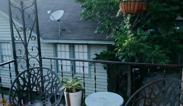 Quiet 2 Bdrm Right in the Heart of it All