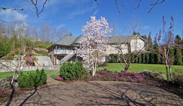 Quite beautiful comforting house in the nature close to the lakes and parks