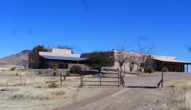 Rancho Milagro Bed & Breakfast in Elgin