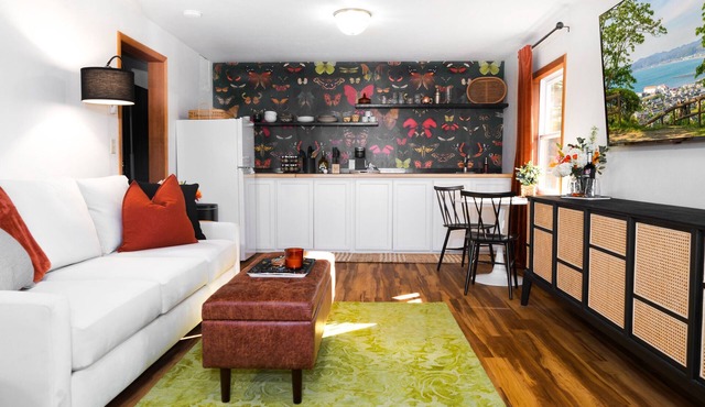 Ravenwood Hideaway a Cozy Cheery Apartment
