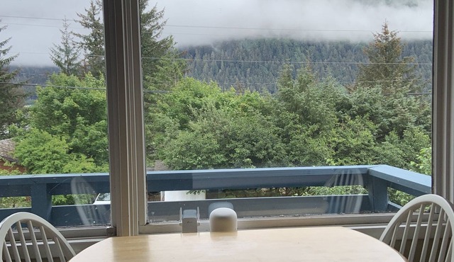 Relax at our cozy Alaskan retreat with spectacular views