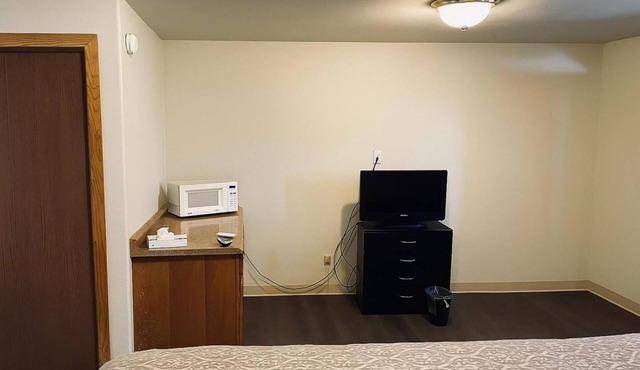 Relaxing Accommodation w/Free Parking | Near Prairie Cinema - 0.5 miles