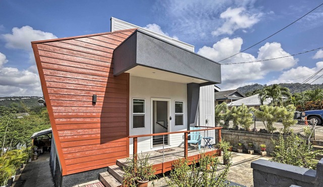 Remodeled Honolulu Apartment w/Courtyard Downtown