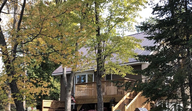 River Access, Private Hot Tub, Quiet Spot in Town