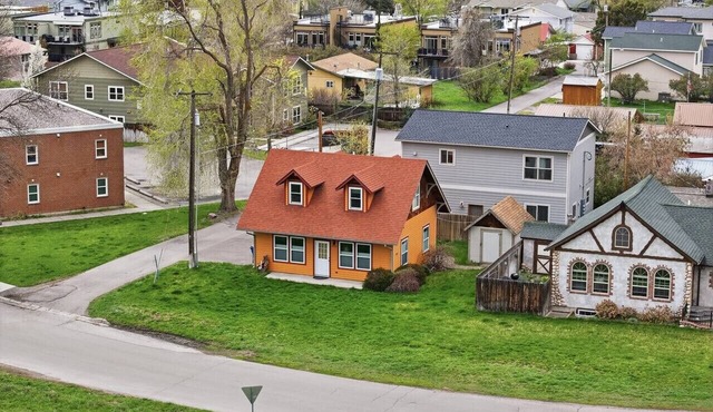 River Road Cottage · 2BR Near Trails & Downtown