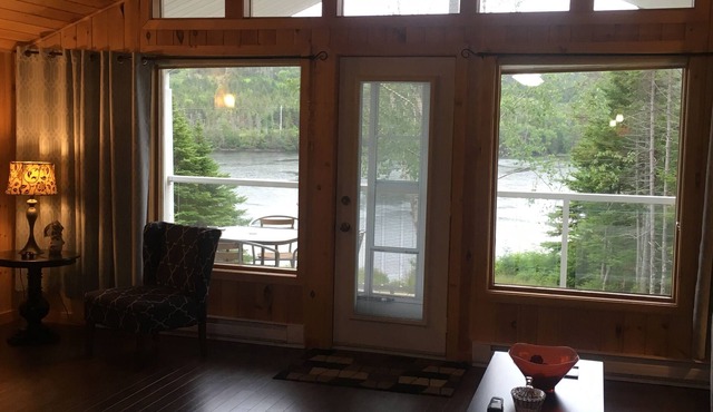 Riverside Haven- Just 50 minutes from St. John's Airport. in St. Catherine's