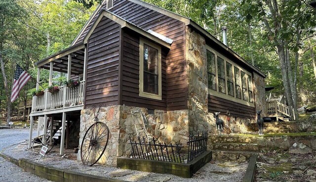 Rock Haven | Hot Tub, Fire Pit, Near DeSoto