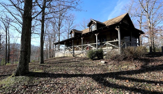 Rustic Cabin with Large Deck near Franklin, Tennessee in Franklin