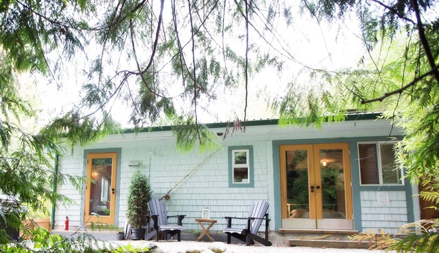 Rustic Modern Beach Cabin | HOT TUB | views in Sechelt