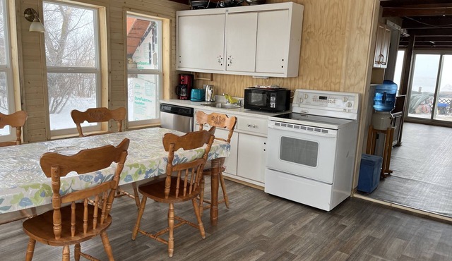 Rustic Waterfront, Lakeside Cottage with Stunning Views 1 hour from Winnipeg. in Oak Point