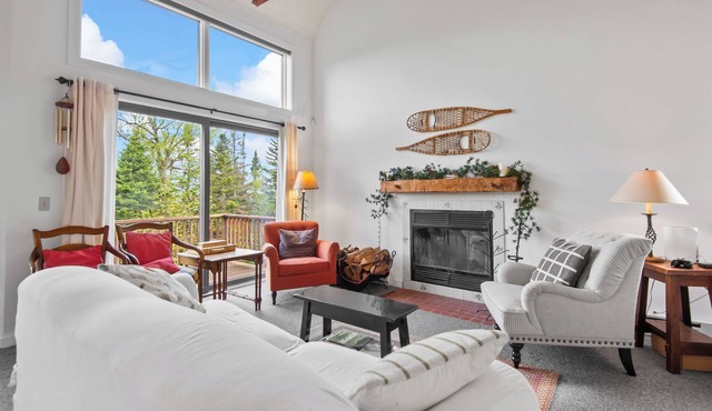 Saddleback - Rock Pond Condo 43 - ski in/out, pet friendly!
