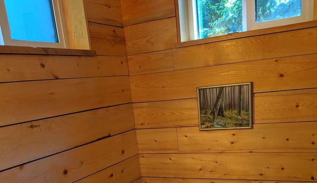 Sandy Hook Studio with full kitchen/ stones throw from Beach in Sechelt
