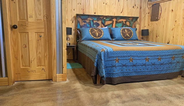 Saving the Longhorn Cabin near Wichita Mountains Medicine Park Cache, sleeps 2