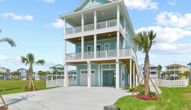 Seabatical! Home with private pool in Pointe West