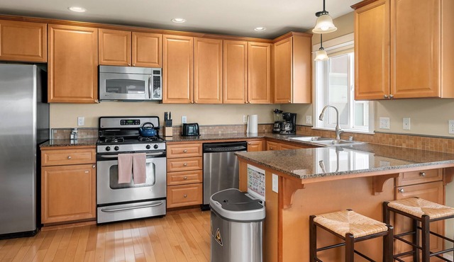 Seattle Vacation Home: Life's A Game - 3 bedrooms each w/dedicated bath