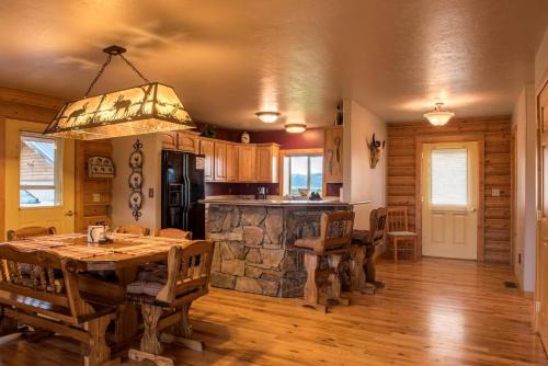 Secluded Mountain-View Cabin with Cross-Country Trails Near Scenic Lakes in Idaho