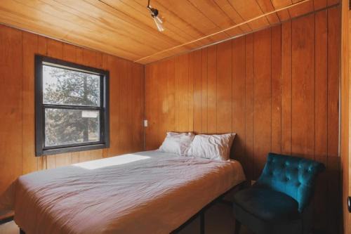 Secluded rustic 3-bedroom cabin on private land in Miramonte