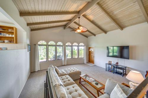 Secluded Waimea Hideaway w/Lanai & Views!