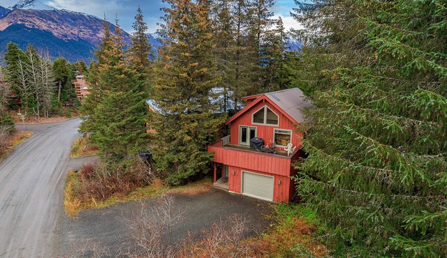 Serene mountain view retreat with a deck & washer/dryer - close to the lifts