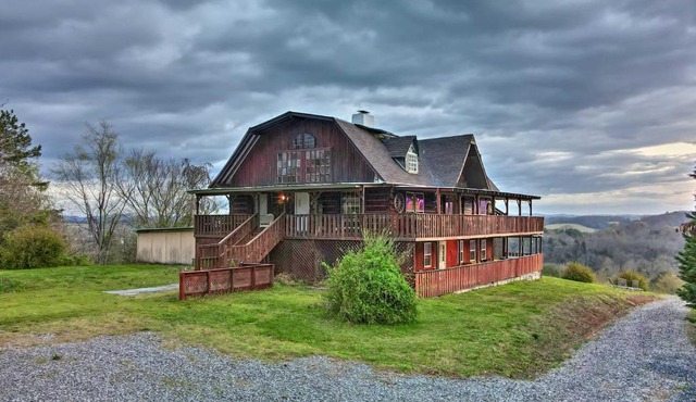 Sevierville Countryside Getaway with 2 Decks! in Sevierville