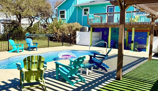 Short Steps to Beach! Private Pool! Hot Tub! Linens Included! Family Favorite.
