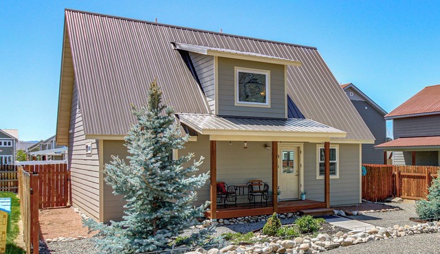 Shuttle to Crested Butte! 2-Unit Gunnison Retreat